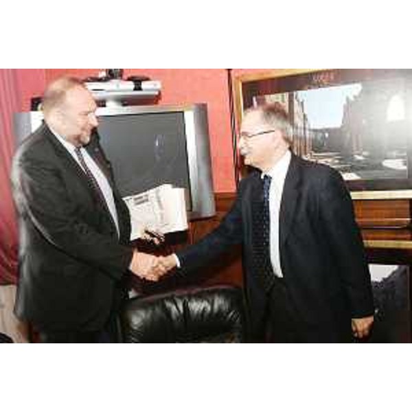 Presentazione della Fiera Internazionale dell'Editoria Scientifica di Trieste. L'Assessore regionale Università e Ricerca e Pietro Greco (Direttore FEST), nella sede di Roma della Regione Friuli Venezia Giulia. (Roma 03/04/08) 