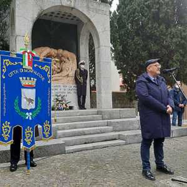 L'assessore regionale Sebastiano Callari interviene alla cerimonia per la Giornata dellUnità nazionale, della Costituzione, dellInno e della Bandiera, presso il monumento ai Caduti di via Fratelli Rosselli a Monfalcone alla presenza del sindaco Anna Maria Cisint - L'assessore regionale Sebastiano Callari interviene alla cerimonia per la Giornata dellUnità nazionale, della Costituzione, dellInno e della Bandiera, presso il monumento ai Caduti di via Fratelli Rosselli a Monfalcone alla presenza del sindaco Anna Maria Cisint