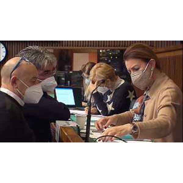 La presidente della IV Commissione, Mara Piccin (FI) con i leghisti Lorenzo Tosolini e Antonio Calligaris - La presidente della IV Commissione, Mara Piccin (FI) con i leghisti Lorenzo Tosolini e Antonio Calligaris