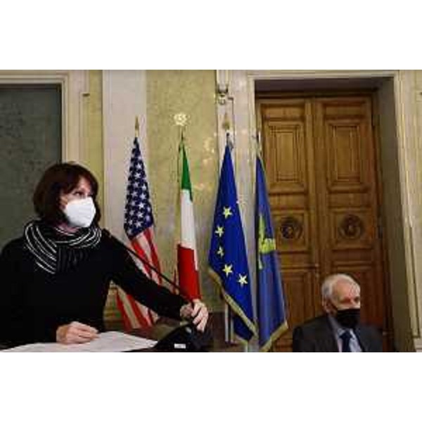 L'intervento dell'assessore Alessia Rosolen durante la presentazione in Regione della collaborazione tra la Fondazione internazionale Trieste (Fit) e il Dipartimento di Stato americano - L'intervento dell'assessore Alessia Rosolen durante la presentazione in Regione della collaborazione tra la Fondazione internazionale Trieste (Fit) e il Dipartimento di Stato americano