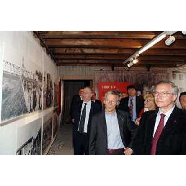 Riccardo Illy (Presidente Regione Friuli Venezia Giulia) con Guglielmo Epifani (Segretario Nazionale CGIL) e Alessandro Tesinii (Presidente del Consiglio Regionale) all'inaugurazione della mostra su "Terra e Lavoro" (Villa Manin, 05/05/06)