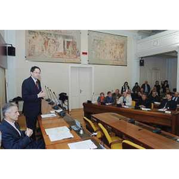 Il Presidente della Regione e l'Assessore regionale alle Infrastrutture di Trasporto alla riunione sulla gestione del demanio marittimo, nel Municipio di Monfalcone. (Monfalcone 08/04/08)