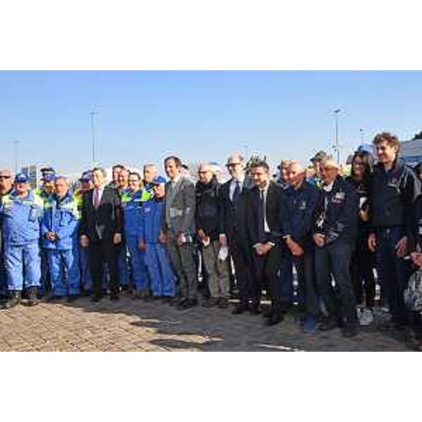 Il govenratore Fedriga, il presidente Draghi e il vicegovernatore Riccardi con i volontari della Protezione civile del Friuli Venezia Giulia - Il govenratore Fedriga, il presidente Draghi e il vicegovernatore Riccardi con i volontari della Protezione civile del Friuli Venezia Giulia