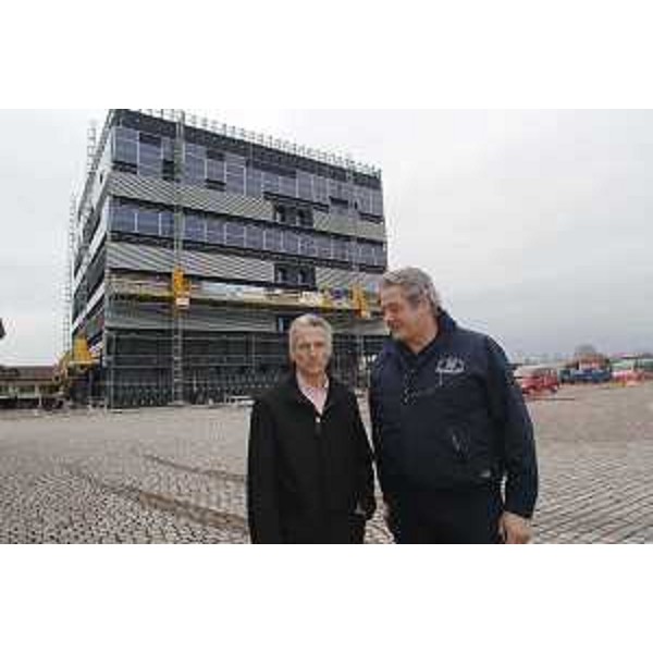 Il Presidente della Regione e il Direttore centrale della Protezione Civile visitano il cantiere dei lavori di costruzione del "cubo", futuro centro nevralgico per la gestione delle emergenze di Protezione Civile, a Palmanova. (Palmanova 08/04/08)