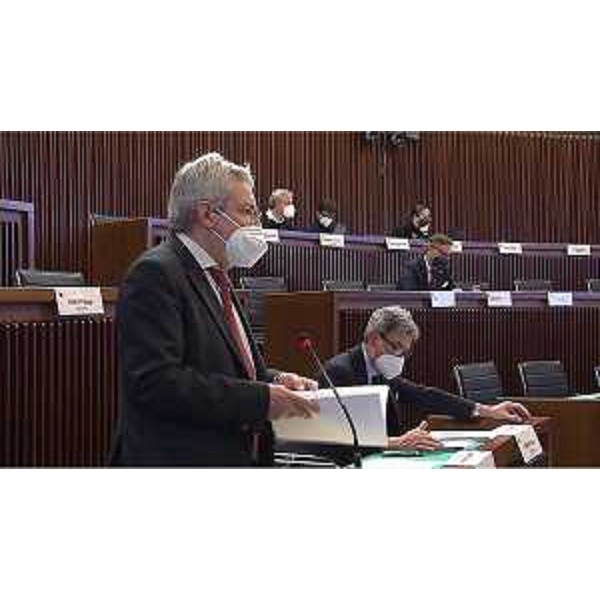 La seduta della V Commissione - La seduta della V Commissione