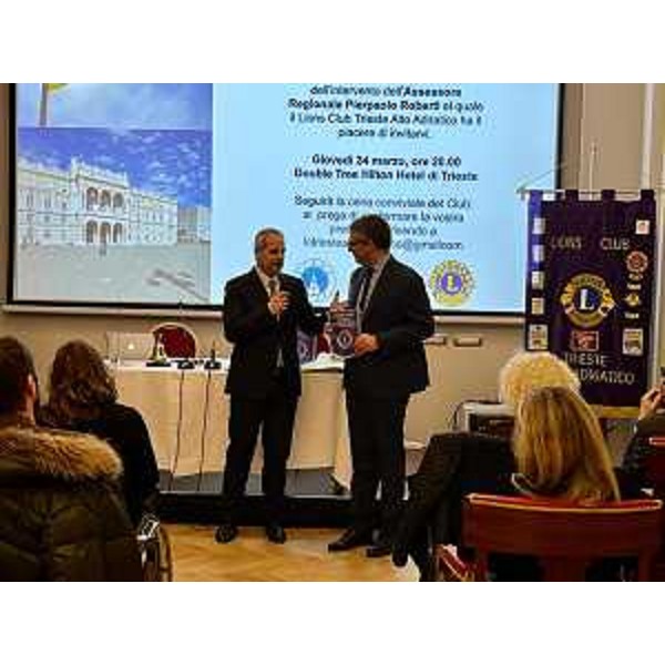 Lassessore regionale ai corregionali allestero Pierpaolo Roberti durante levento "La risposta delle istituzioni allemergenza Ucraina" organizzato a Trieste dal Lyons Club Trieste Alto Adriatico - Lassessore regionale ai corregionali allestero Pierpaolo Roberti durante levento "La risposta delle istituzioni allemergenza Ucraina" organizzato a Trieste dal Lyons Club Trieste Alto Adriatico