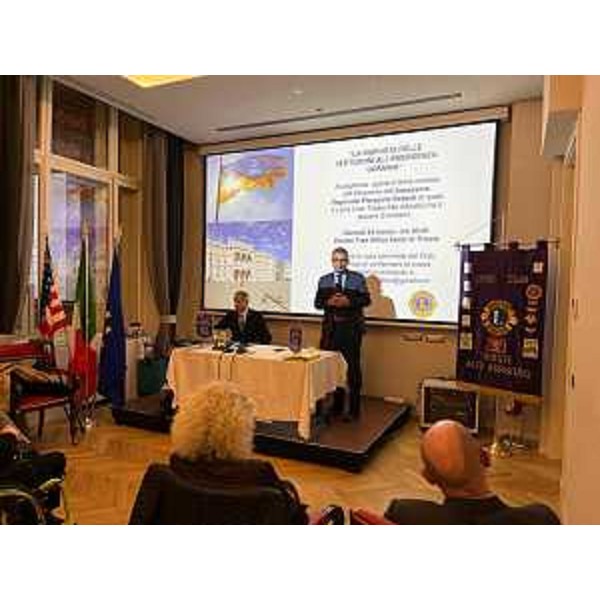 Lassessore regionale ai corregionali allestero Pierpaolo Roberti durante levento "La risposta delle istituzioni allemergenza Ucraina" organizzato a Trieste dal Lyons Club Trieste Alto Adriatico - Lassessore regionale ai corregionali allestero Pierpaolo Roberti durante levento "La risposta delle istituzioni allemergenza Ucraina" organizzato a Trieste dal Lyons Club Trieste Alto Adriatico
