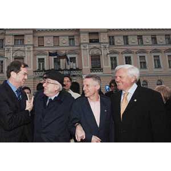 Il Presidente emerito della Repubblica Francesco Cossiga, il Presidente della Regione, l'ex primo ministro della Slovenia Lojze Peterle e il Sindaco di Nova Gorica Mirko Brulc sul Piazzale della Transalpina a Gorizia/Nova Gorica. (Gorizia 08/04/08)