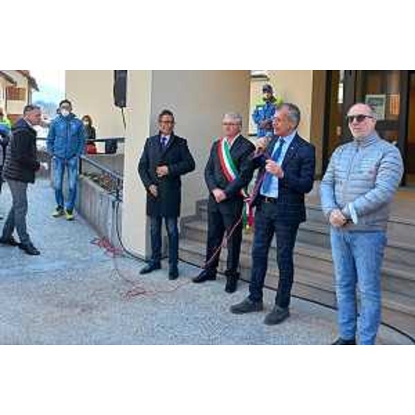 L'intervento di Piero Mauro Zanin a Rigolato; alla sua sinistra il vicegovernatore Riccardo Riccardi; alla sua destra il sindaco Fabio D'Andrea e Stefano Mazzolini, vicepresidente del Cr - L'intervento di Piero Mauro Zanin a Rigolato; alla sua sinistra il vicegovernatore Riccardo Riccardi; alla sua destra il sindaco Fabio D'Andrea e Stefano Mazzolini, vicepresidente del Cr