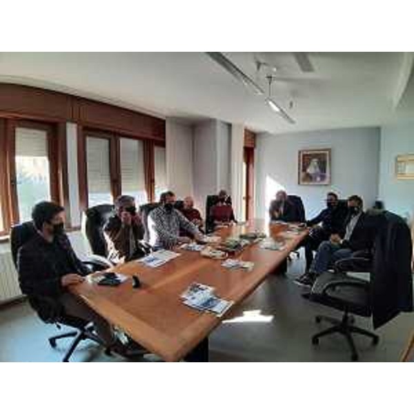 Lassessore regionale alle Attività produttive e turismo, Sergio Emidio Bini, con gli amministratori del Comune di Paularo - Lassessore regionale alle Attività produttive e turismo, Sergio Emidio Bini, con gli amministratori del Comune di Paularo