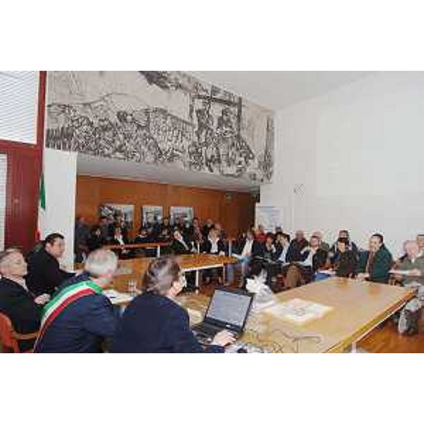 L'incontro tra il Presidente della Regione e l'Assessore regionale alla Montagna con il Sindaco ed altri rappresentanti di Treppo Carnico, nella sede municipale. (Treppo Carnico 10/04/08)