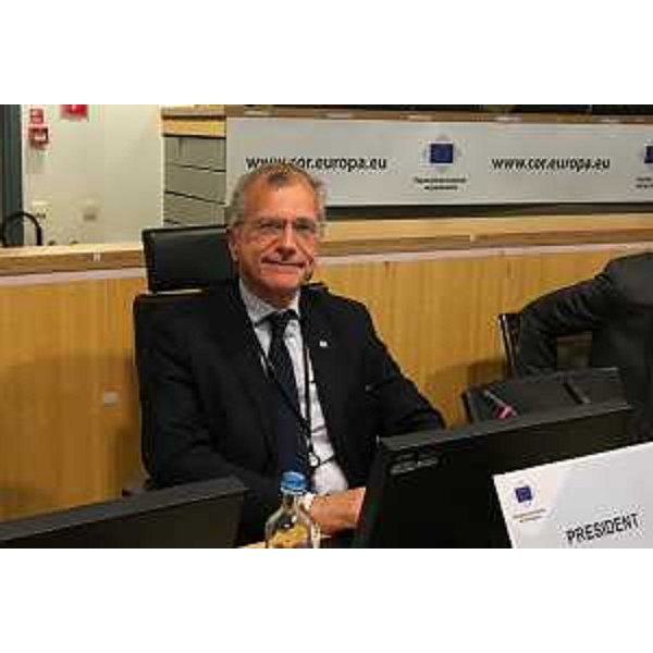 Il presidente del Cr Fvg, Piero Mauro Zanin, mentre presiede la Commissione Civex a Bruxelles - Il presidente del Cr Fvg, Piero Mauro Zanin, mentre presiede la Commissione Civex a Bruxelles
