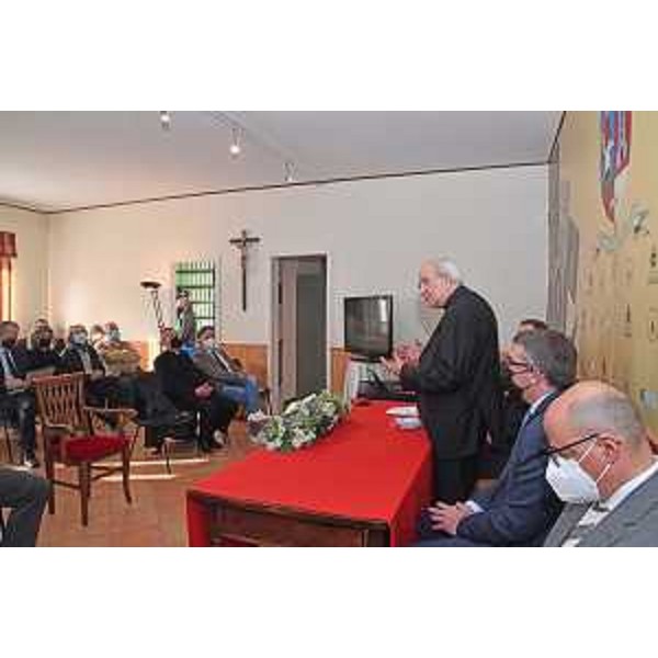 La cerimonia di inagurazione del restaurato archivio storico della pieve di Sant'Ulderico a Dolina. Da destra il sovrintendente Luca Caburlotto, l'assessore regionale alle Autonomie locali Pierpaolo Roberti e il vescovo di Trieste Giampaolo Crepaldi - La cerimonia di inagurazione del restaurato archivio storico della pieve di Sant'Ulderico a Dolina. Da destra il sovrintendente Luca Caburlotto, l'assessore regionale alle Autonomie locali Pierpaolo Roberti e il vescovo di Trieste Giampaolo Crepaldi