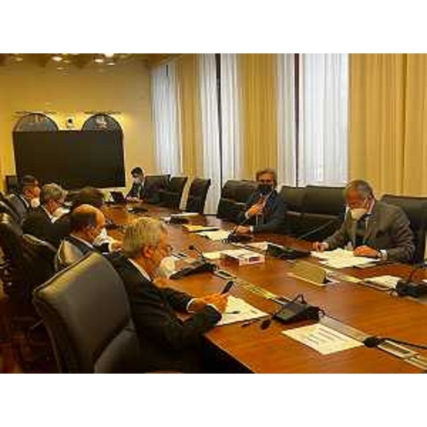 Il presidente Piero Mauro Zanin, affiancato dall'assessore regionale Sergio Emidio Bini, presiede la riunione della Giunta per le nomine del Cr Fvg - Il presidente Piero Mauro Zanin, affiancato dall'assessore regionale Sergio Emidio Bini, presiede la riunione della Giunta per le nomine del Cr Fvg