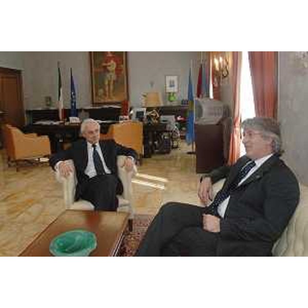 Giovanni Balsamo (Prefetto Trieste) riceve Renzo Tondo (Presidente Friuli Venezia Giulia) nella sede della Prefettura a Trieste. (Trieste 23/04/08) 