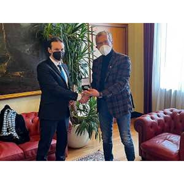 Il presidente del Cr Fvg, Piero Mauro Zanin, e il vice ambasciatore di Israele, Alon Simhayoff - Il presidente del Cr Fvg, Piero Mauro Zanin, e il vice ambasciatore di Israele, Alon Simhayoff