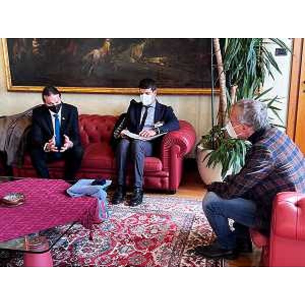 Un momento dell'incontro tra il presidente del Cr Fvg, Piero Mauro Zanin, e il vice ambasciatore di Israele, Alon Simhayoff - Un momento dell'incontro tra il presidente del Cr Fvg, Piero Mauro Zanin, e il vice ambasciatore di Israele, Alon Simhayoff