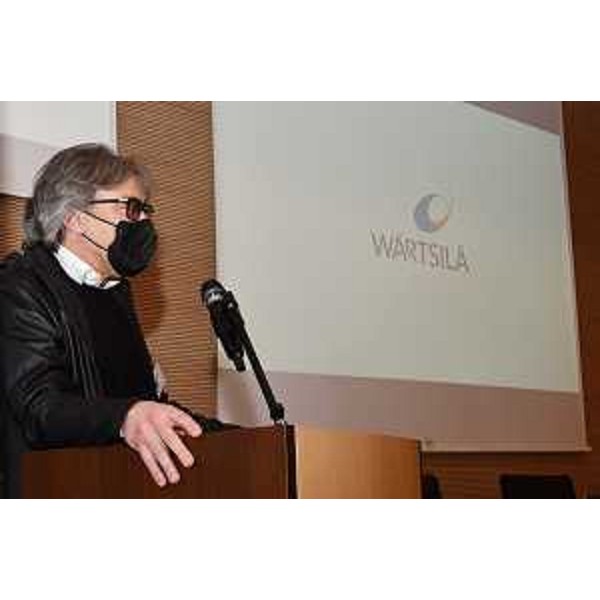 L'assessore regionale alle Attività produttive Sergio Emidio Bini nell'auditorium della Wartsila a San Dorligo della Valle/Dolina - L'assessore regionale alle Attività produttive Sergio Emidio Bini nell'auditorium della Wartsila a San Dorligo della Valle/Dolina