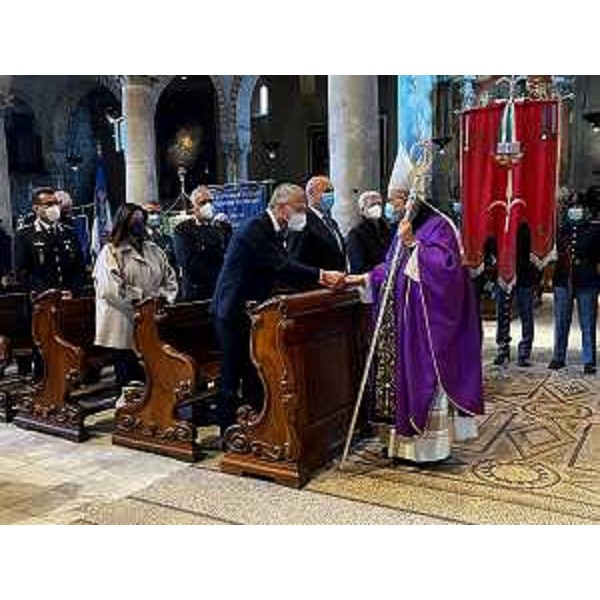 Il saluto del presidente del Cr Fvg, Piero Mauro Zanin, a monsignor Giampaolo Crepaldi - Il saluto del presidente del Cr Fvg, Piero Mauro Zanin, a monsignor Giampaolo Crepaldi