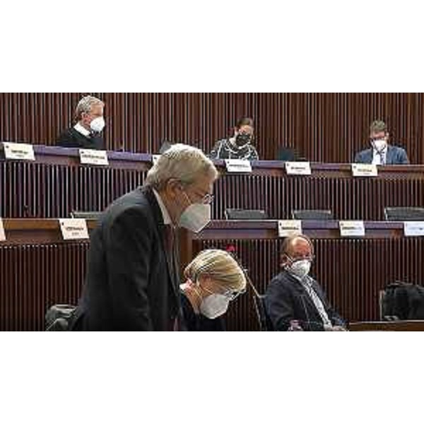 Furio Honsell e Walter Zalukar (Gruppo Misto) con Andrea Ussai (M5S) in secondo piano - Furio Honsell e Walter Zalukar (Gruppo Misto) con Andrea Ussai (M5S) in secondo piano