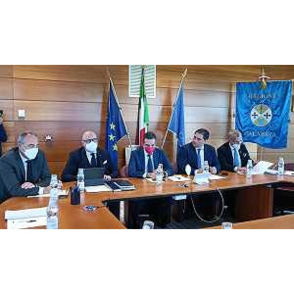 Il tavolo di presidenza del Coordinamento: Piero Mauro Zanin è il primo da destra accanto a Montuoro, Occhiuto, Armao e Gallera - Il tavolo di presidenza del Coordinamento: Piero Mauro Zanin è il primo da destra accanto a Montuoro, Occhiuto, Armao e Gallera