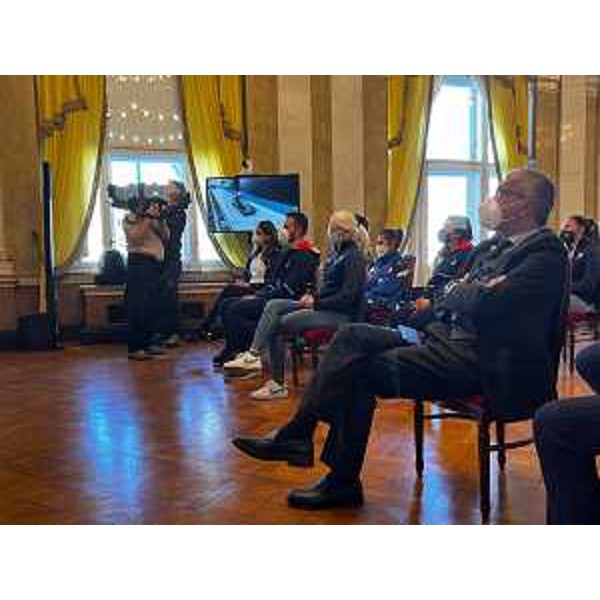 Il presidente del Cr Fvg, Piero Mauro Zanin, in prima fila durante la cerimonia - Il presidente del Cr Fvg, Piero Mauro Zanin, in prima fila durante la cerimonia