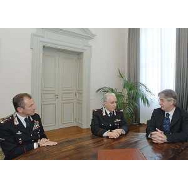 Carlo Tartaglione (Colonnello comandante Carabinieri Trieste), Nedo Lavagi (Generale comandante regionale FVG Carabinieri) e Renzo Tondo (Presidente Friuli Venezia Giulia) nella sede della Regione a Trieste. (Trieste 12/05/08)