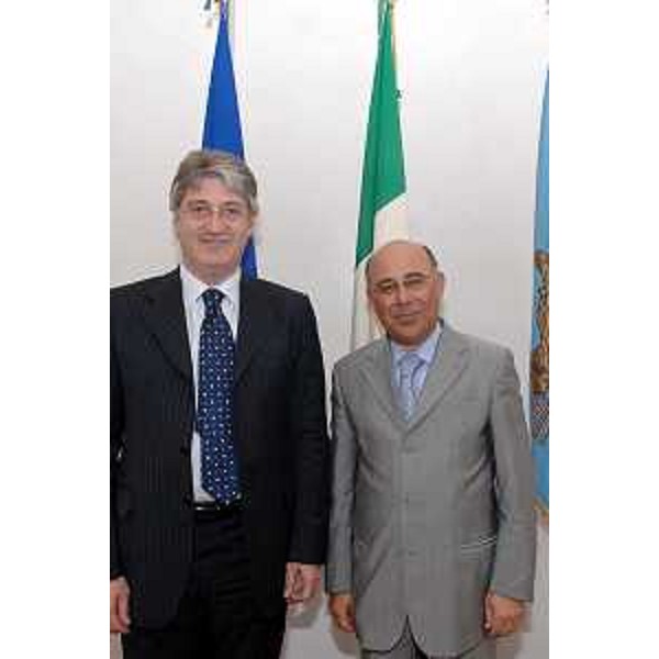 Renzo Tondo (Presidente Friuli Venezia Giulia) e Franco Latti (Direttore Agenzia Entrate FVG) nella sede della Regione a Trieste. (Trieste 12/05/08)