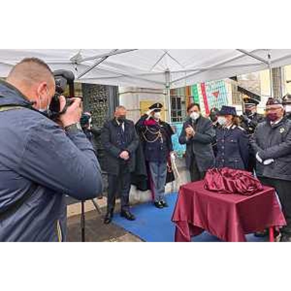 Il Capo della Polizia durante la cerimonia in via Treppo - Il Capo della Polizia durante la cerimonia in via Treppo
