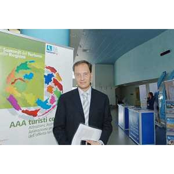 Luca Ciriani (Assessore regionale Attività produttive) al secondo Summit del Turismo nelle Regioni, alla Stazione Marittima di Trieste. (Trieste 14/05/08)