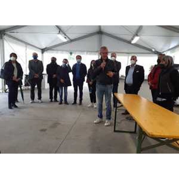 In primo piano il presidente Piero Mauro Zanin e alcuni consiglieri regionali, a Lignano in fiore - In primo piano il presidente Piero Mauro Zanin e alcuni consiglieri regionali, a Lignano in fiore