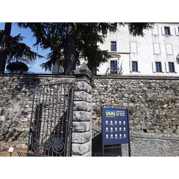 La sede della Comunità collinare del Friui, nel castello di Colloredo di Monte Albano - La sede della Comunità collinare del Friui, nel castello di Colloredo di Monte Albano