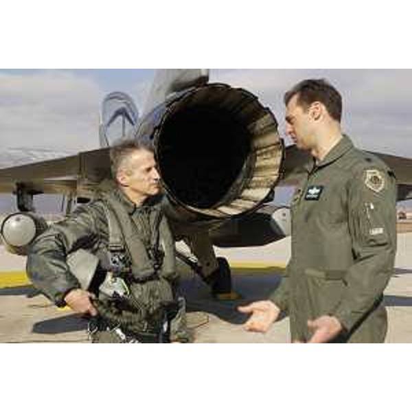 Riccardo Illy (Presidente Friuli Venezia Giulia) in visita alla Base aerea di Aviano pronto a compiere un volo su un F16 del 555° Squadrone. (Aviano 21/01/04)