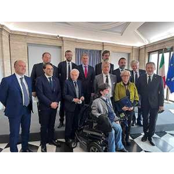 La foto di gruppo dei presidenti dei Consigli regionali con il presidente della Consulta - La foto di gruppo dei presidenti dei Consigli regionali con il presidente della Consulta