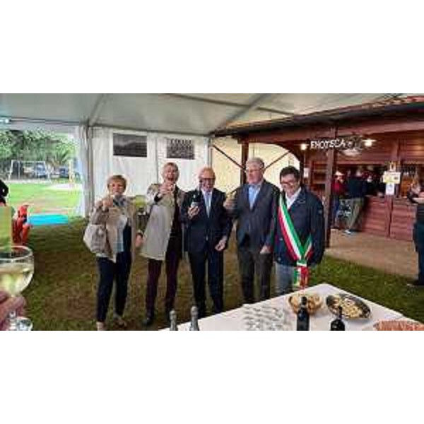 Il brindisi inaugurale dell'84esima edizione della Festa degli asparagi di Tavagnacco - Il brindisi inaugurale dell'84esima edizione della Festa degli asparagi di Tavagnacco 