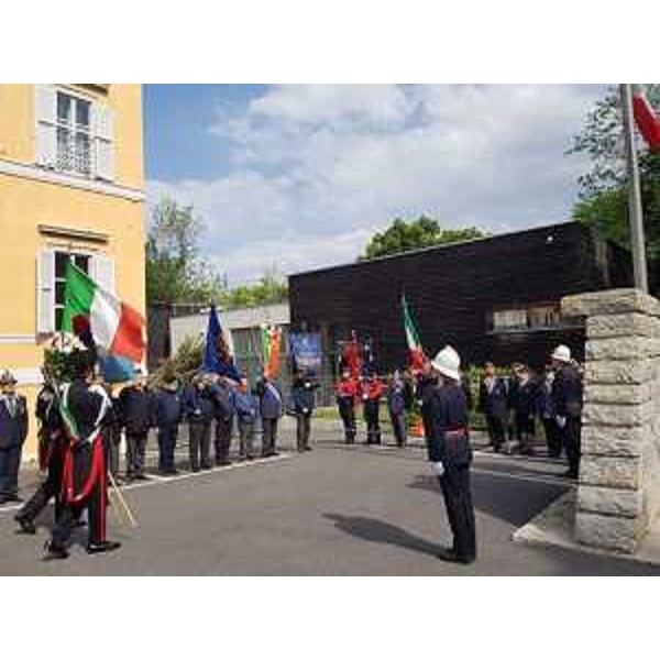 Un momento della cerimonia che si è tenuta in largo Caduti di Nassiriya a Trieste - Un momento della cerimonia che si è tenuta in largo Caduti di Nassiriya a Trieste