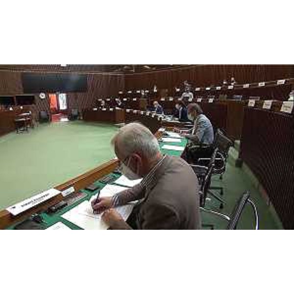 I consiglieri regionali riuniti in V Commissione - I consiglieri regionali riuniti in V Commissione
