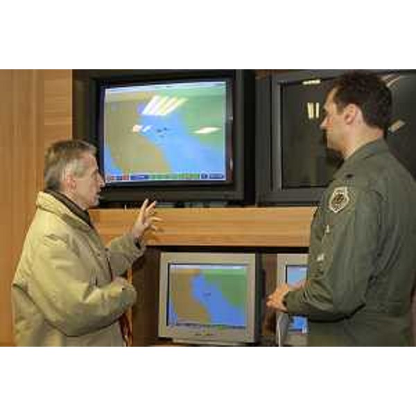 Riccardo Illy (Presidente Friuli Venezia Giulia) in visita alla Base aerea di Aviano. (Aviano 21/01/04) 