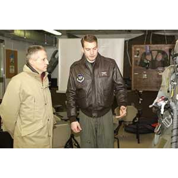 Riccardo Illy (Presidente Friuli Venezia Giulia) in visita alla Base aerea di Aviano. (Aviano 21/01/04)