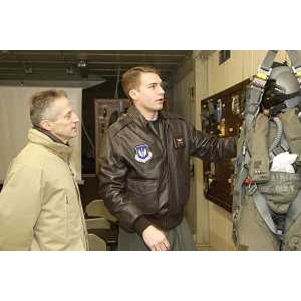Riccardo Illy (Presidente Friuli Venezia Giulia) in visita alla Base aerea di Aviano. (Aviano 21/01/04) 