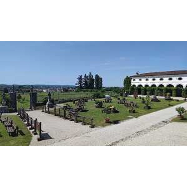 Cassacco. Arredi per giardini e parchi realizzati con plastica riciclata, a Villa Gallici Deciani in mostra - Cassacco. Arredi per giardini e parchi realizzati con plastica riciclata, a Villa Gallici Deciani in mostra 