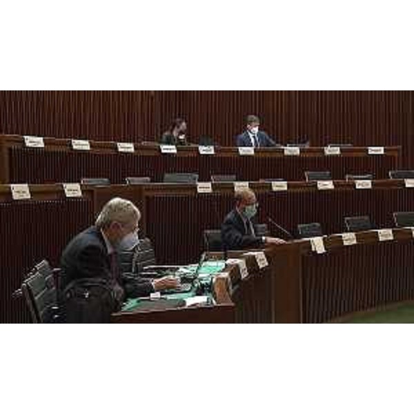 In prima fila, due dei tre consiglieri del Gruppo Misto - In prima fila, due dei tre consiglieri del Gruppo Misto