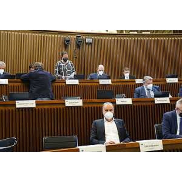 In alto, i banchi riservati ai consiglieri regionali del M5S - In alto, i banchi riservati ai consiglieri regionali del M5S