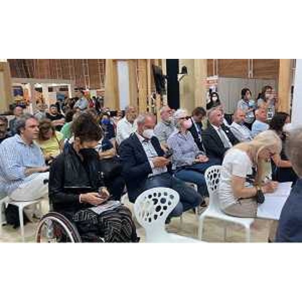 Il pubblico presente nello stand del Friuli Venezia Giulia al Salone del libro di Torino durante l'evento dedicato a Gorizia-Nova Gorica 2025 - Il pubblico presente nello stand del Friuli Venezia Giulia al Salone del libro di Torino durante l'evento dedicato a Gorizia-Nova Gorica 2025