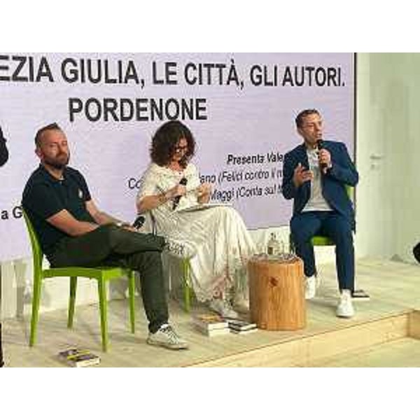 Andrea Maggi ed Enrico Galiano all'evento ospitato nello stand del Friuli Venezia Giulia - Andrea Maggi ed Enrico Galiano all'evento ospitato nello stand del Friuli Venezia Giulia