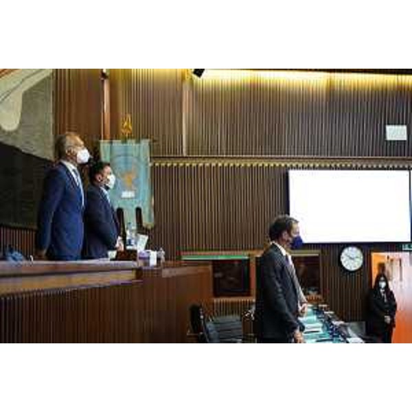 Banchi della Presidenza Cr e della Giunta durante la commemorazione di Gaetano Valenti - Banchi della Presidenza Cr e della Giunta durante la commemorazione di Gaetano Valenti