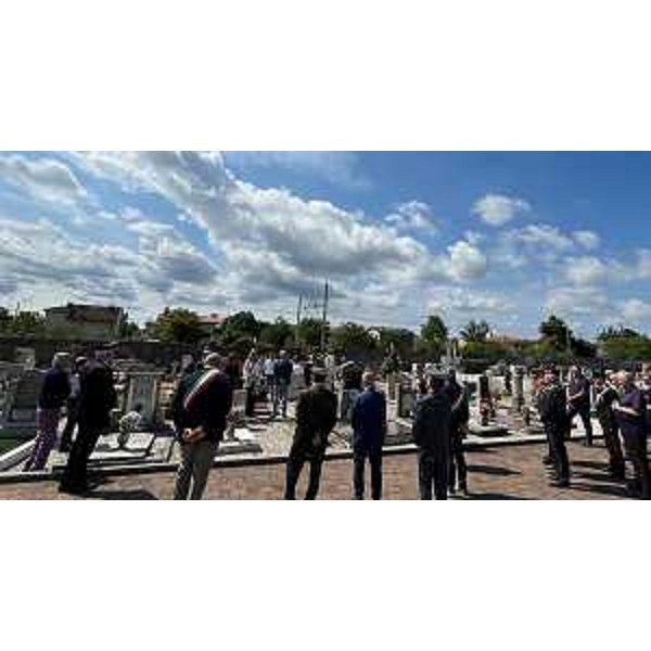 Un momento della cerimonia di oggi a Mossa - Un momento della cerimonia di oggi a Mossa