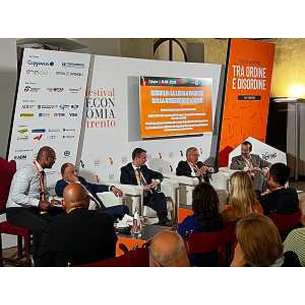 Pubblico e oratori del convegno "Rebuild: la Libia a partire dalla dimensione locale" - Pubblico e oratori del convegno "Rebuild: la Libia a partire dalla dimensione locale"