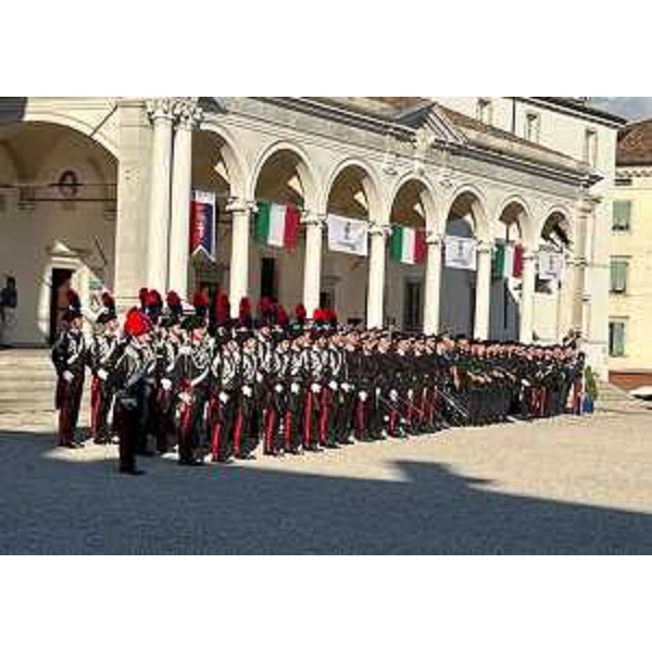 Un momento della cerimonia per il 208° anniversario della fondazione dell'Arma dei Carabinieri a Udine - Un momento della cerimonia per il 208° anniversario della fondazione dell'Arma dei Carabinieri a Udine
