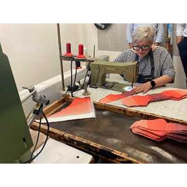 Produzione a mano di scarpe nel'azienda RE49 di Gonars - Produzione a mano di scarpe nel'azienda RE49 di Gonars